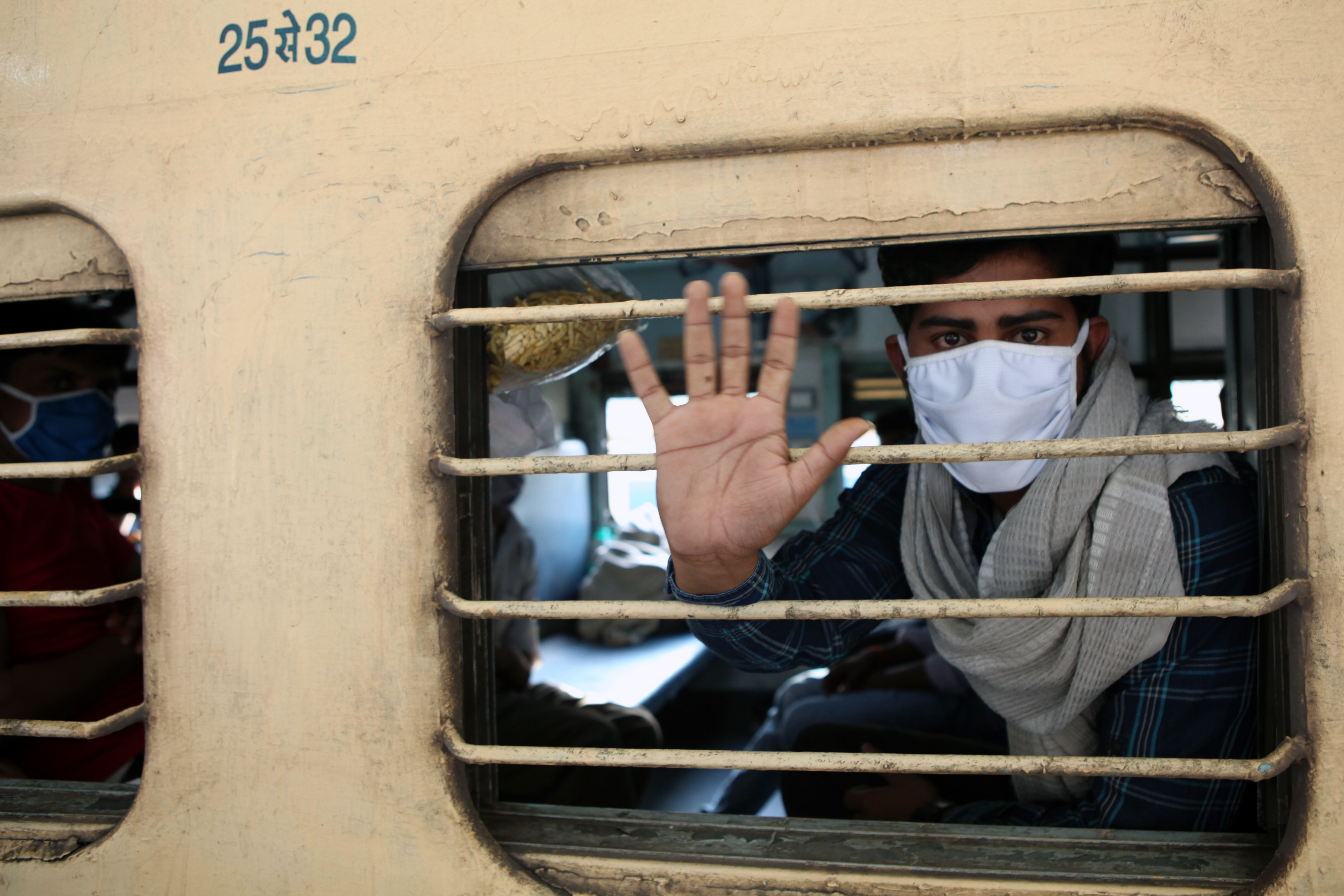 Migrant Labour: देश भर में एक चौथाई से ज्यादा ट्रेनें गुजरात से दौड़ाई गई, सबसे ज्यादा 8.20 लाख श्रमिक यूपी गए