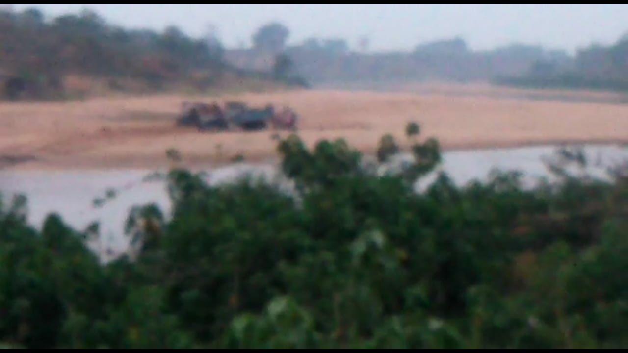 The sand mafia is not afraid of law, the river is being stitched overn