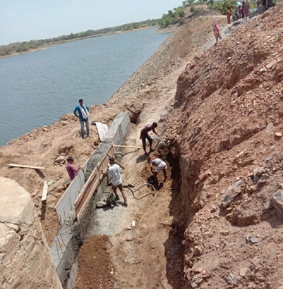 गोकुलपुरा बांध की क्षतिग्रस्त मोरी व सुरक्षा दीवार का कार्य शुरू