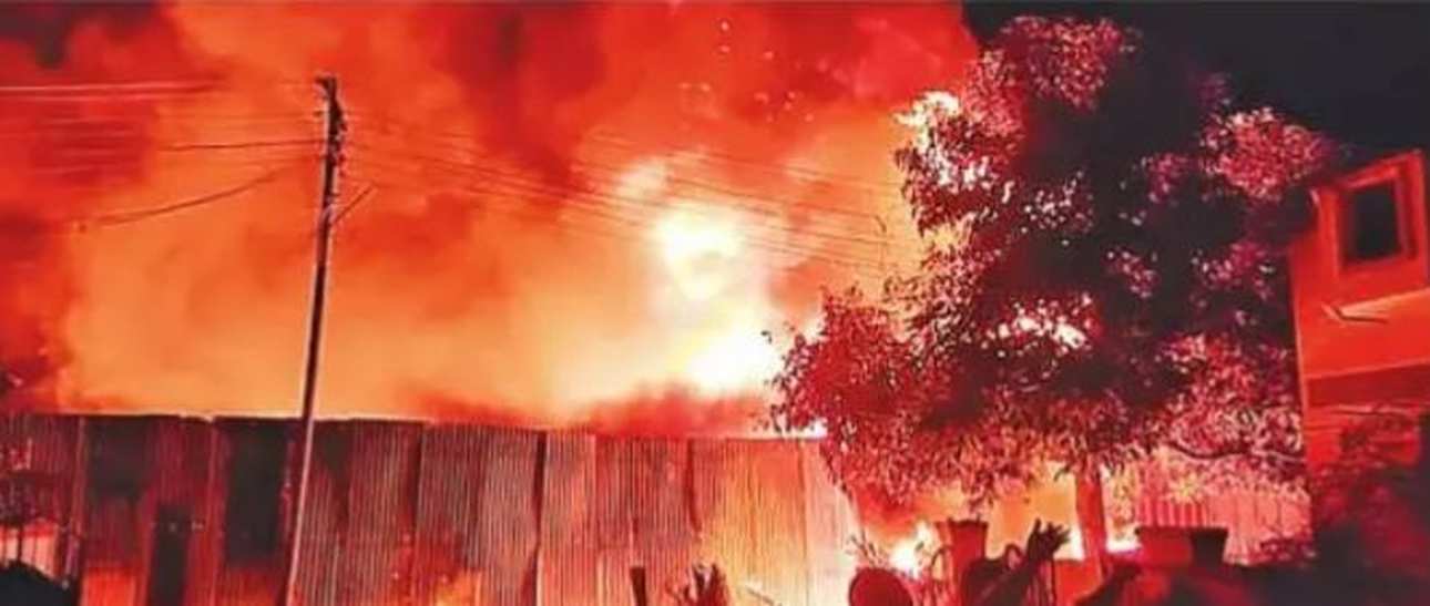 गोदाम में लगी आग, लाखों का नुकसान