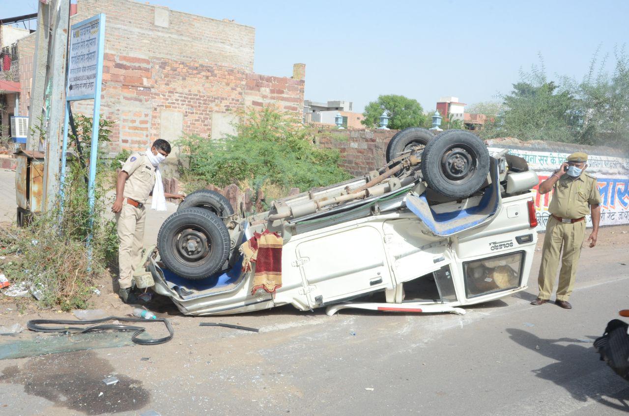 vehicles overturned after accident at mandore area in jodhpur