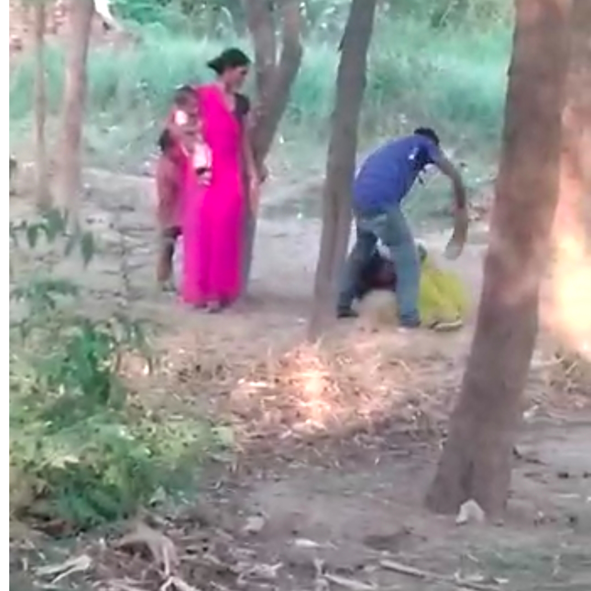 वीवीआइपी जिले में शराबी पति ने पत्नी को पीट-पीटकर मार डाला,पिटाई का वीडियो हुआ वायरल