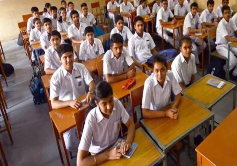 निजी स्कूलों ने फीस बढ़ाने के मामले में हाईकोर्ट में दी अर्जी, कहा समझें हमारी परेशानी, शिक्षकों को देनी है बढ़ी हुई सैलरी