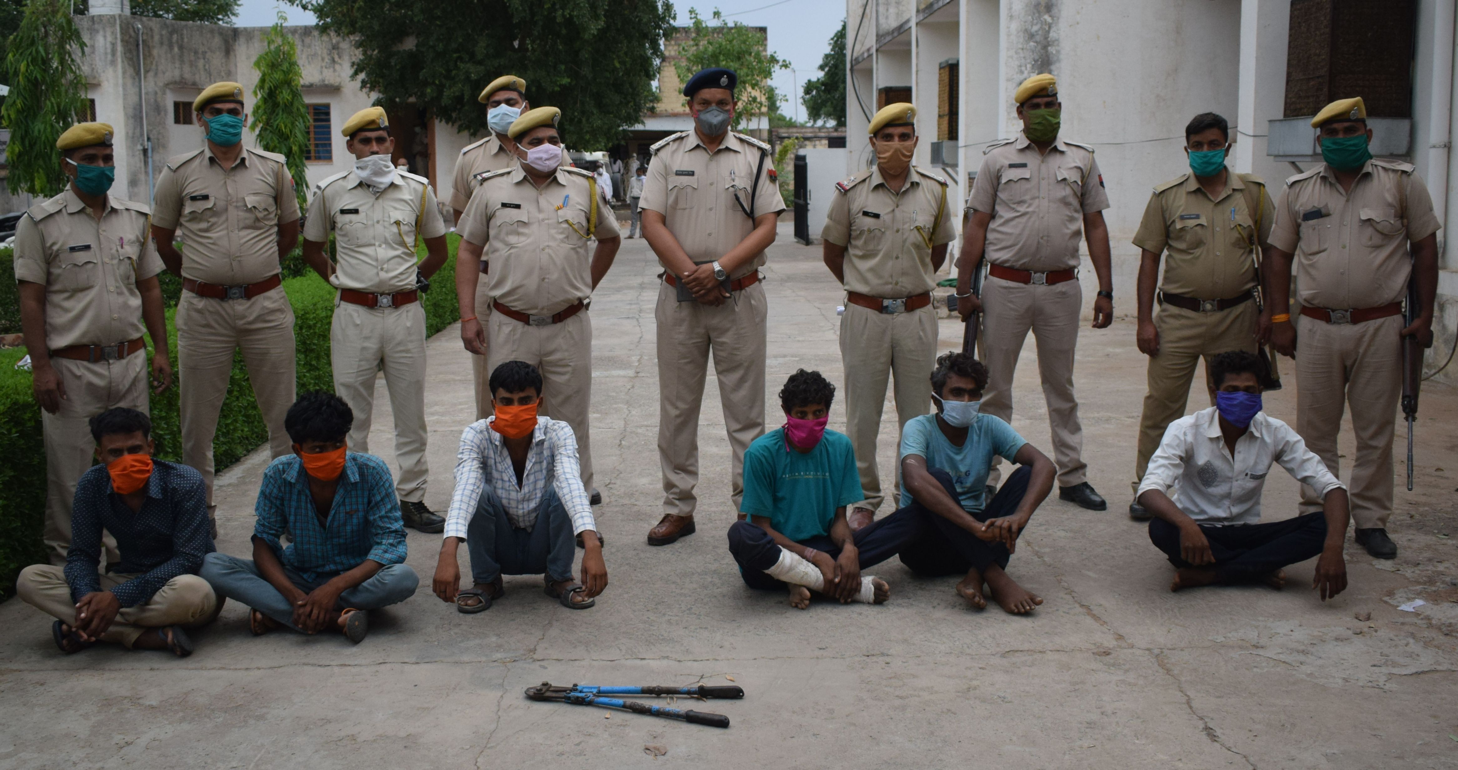 Police arrested inter-state thief gang, recovered goods worth about 30 lakhs
