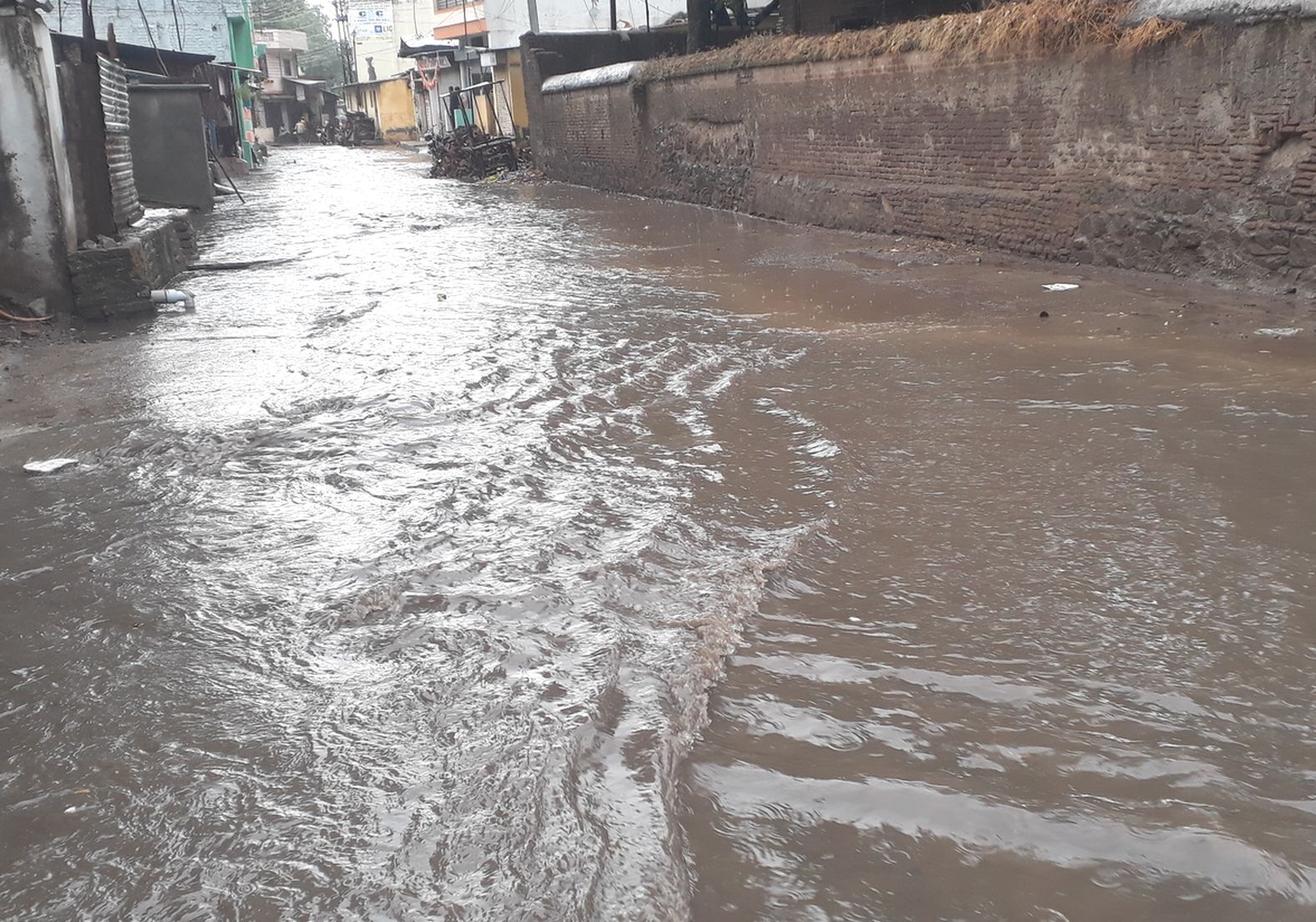  Nisarg Hurricane: 24 hours 2 inches of rain in Burhanpur