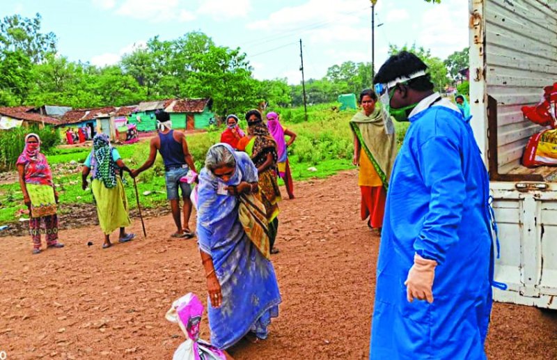 कंटेंनमेंट जोन के लोगों को मिला राशन