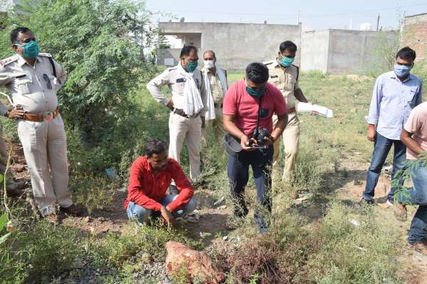 छत से गिरे पटवारी की मौत, जांच में जुटी पुलिस, घटना क्रम की देखें फोटो