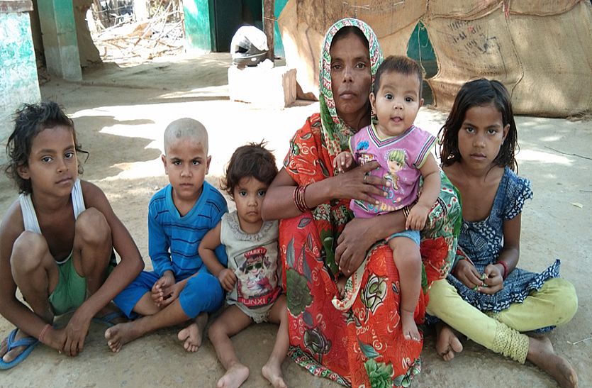 पति ने छोड़ी दुनियां : छह बेटियों को कैसे पालेगी मां, रोजगार का नहीं कोई जरिया