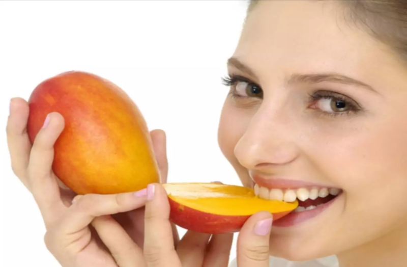 गर्मी के मौसम में फलों का राजा आम सेहत को देता है कई फायदे, जानें इसके गुणों के बारे में