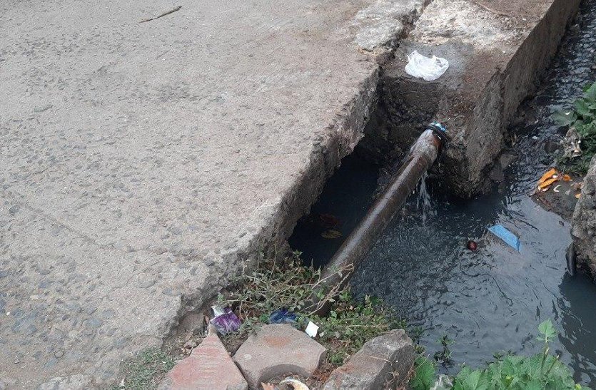 Drinking water line leaks into drain, see video