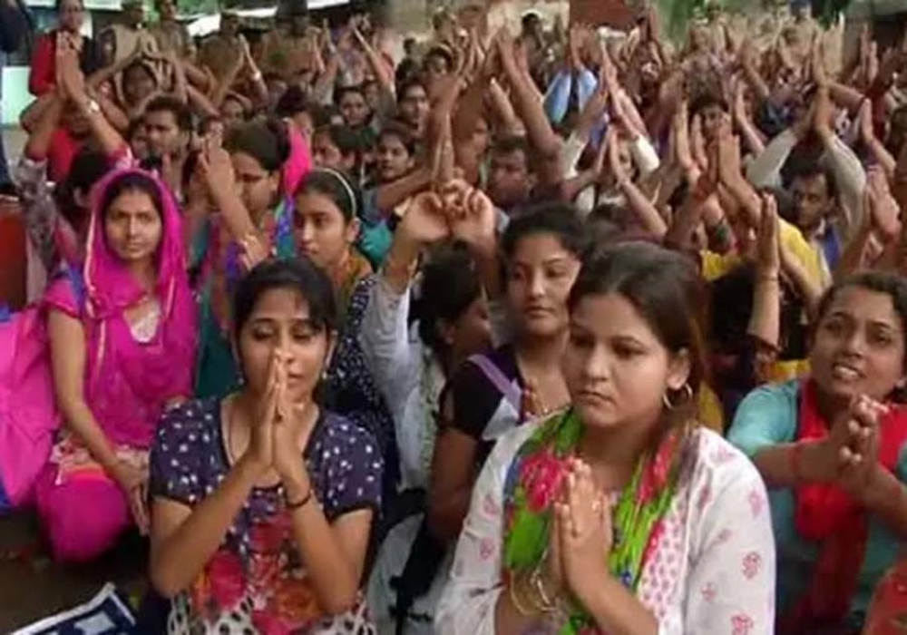 69000 शिक्षक भर्ती में वसूली करते 8 लोग पकड़े गये,जाने पूरा मामला