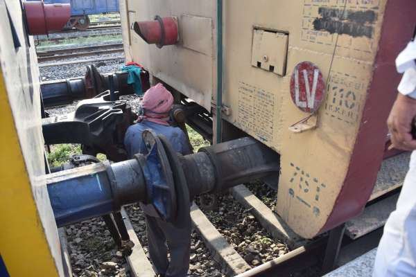 लॉकडाउन के बाद डीआरएम ने किया सतना स्टेशन का निरीक्षण, देखें फोटो में