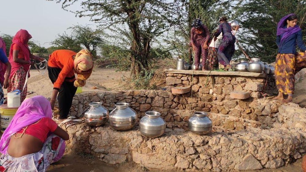 जयपुर जिले के ये गांव ऐसे जहां तपती धूप में 1.5 किमी. दूर पानी भरने जाती हैं महिलाएं, पैरों में पड़ जाते हैं छाले