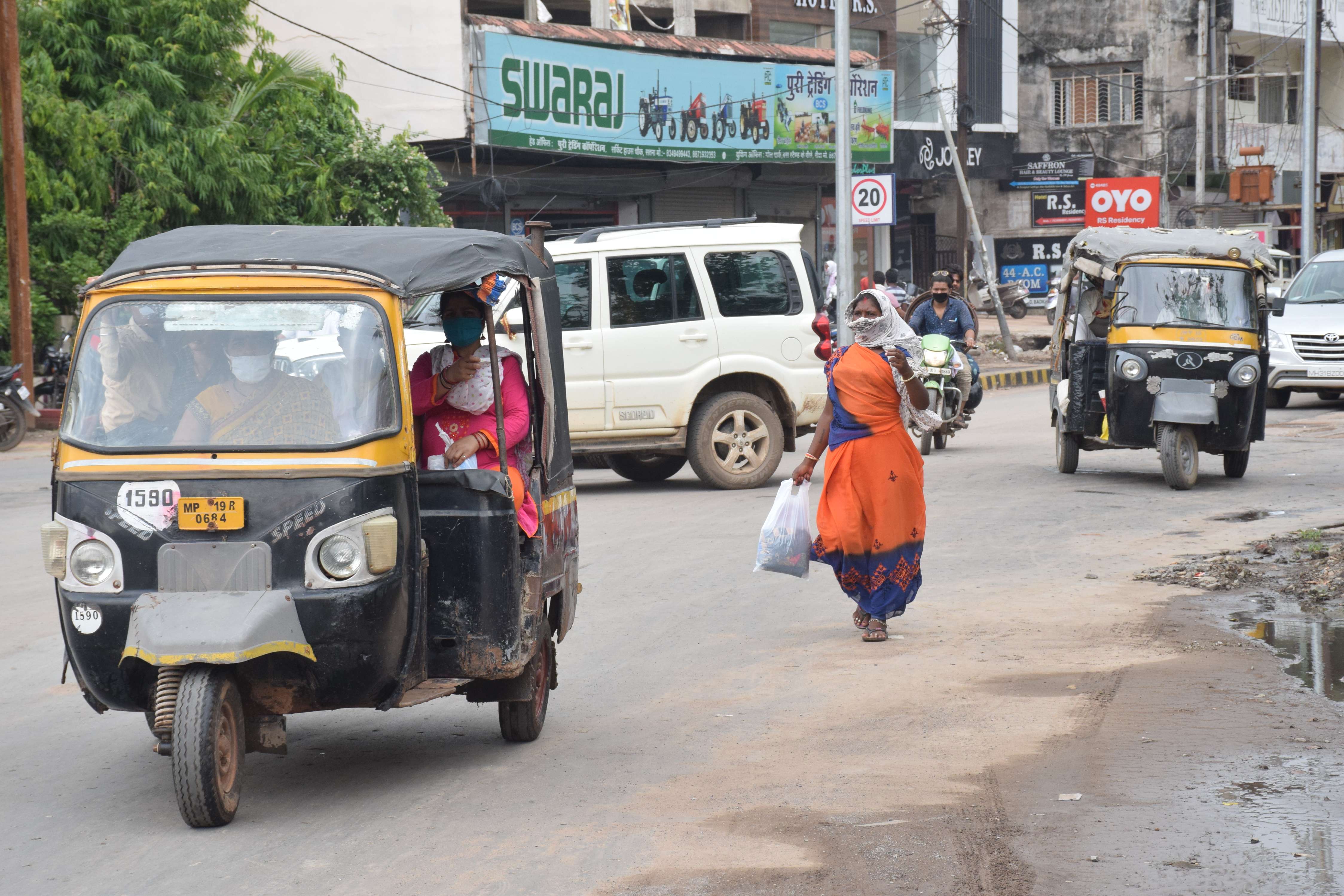 तस्वीरों में देखिए सड़क पर आत्मनिर्भर भारत की झलक