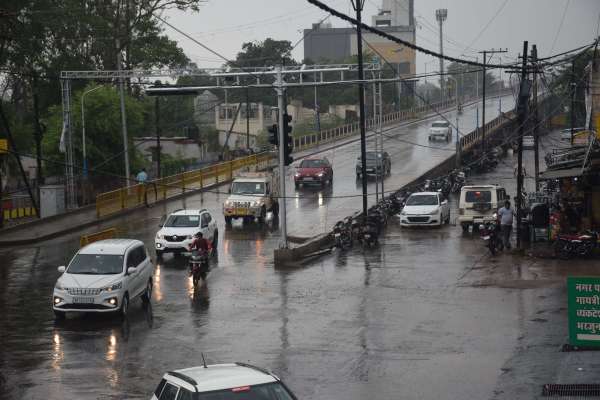 चक्रवाती बारिश से पानी पानी हुआ जिला, देखें फोटो में