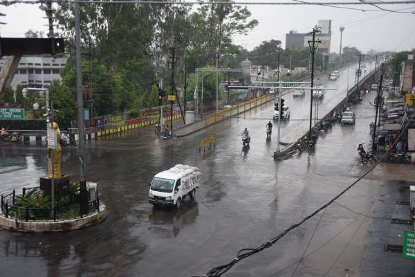चक्रवाती बारिश से पानी पानी हुआ जिला, देखें फोटो में