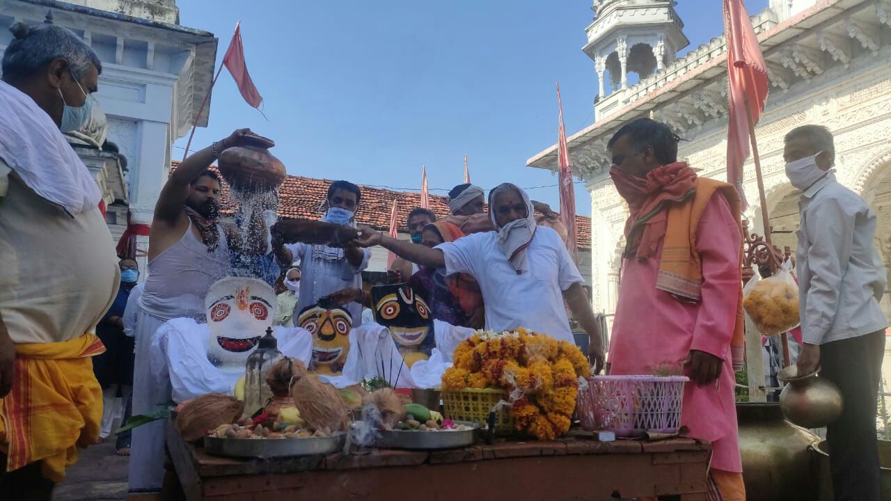 Jagannath Puri भगवान जगन्नाथ 14 दिन के लिए हुए क्वॉरंटीन, इस तरह होगा उपचार