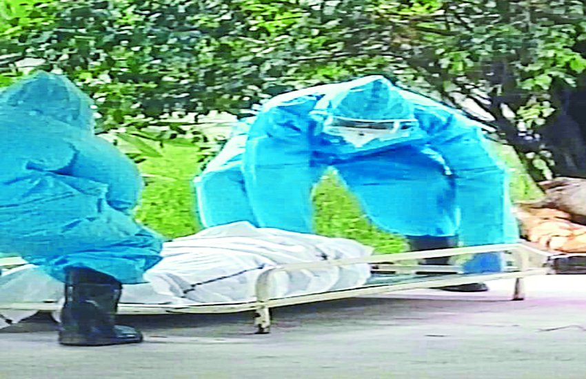 कोरोना से आखिरी वक्त तक लडऩे वाली बेटी का 1 मिनट ही चेहरा देख पाए माता-पिता