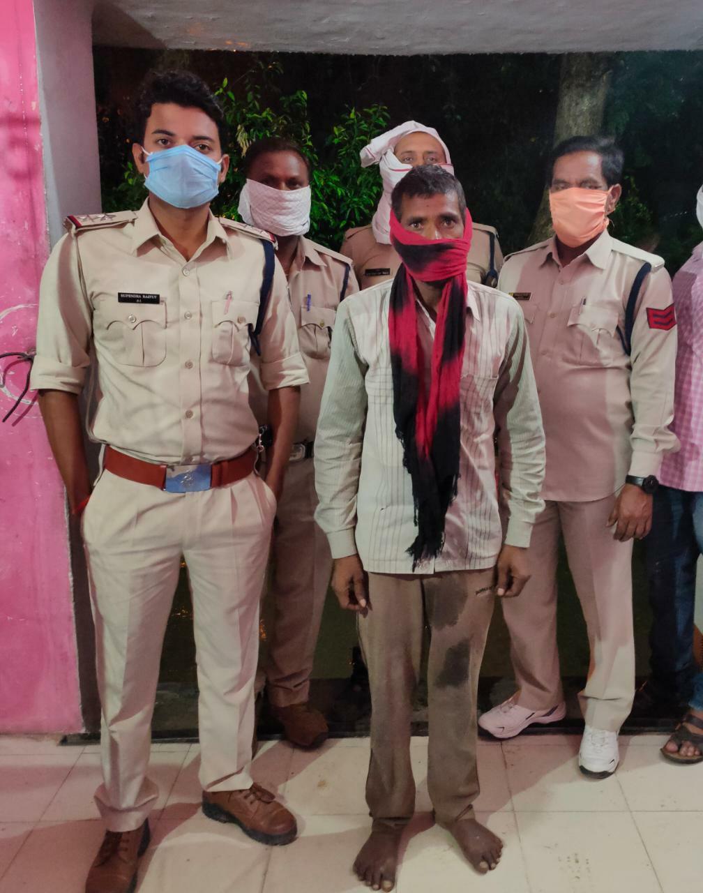 A prize robber was doing felicitation in Banda