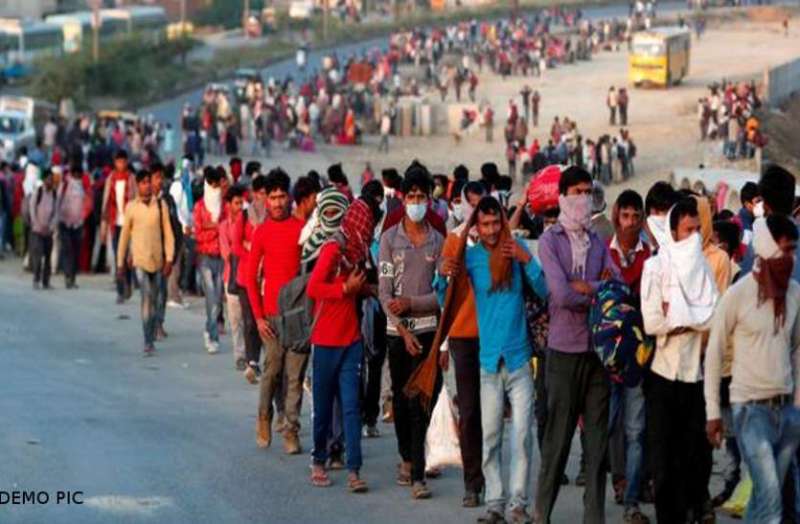 प्रवासी मजदूरों के पास नहीं है नियोजक प्रमाण पत्र, 30 रुपए देने के बाद ही होगा पंजीयन