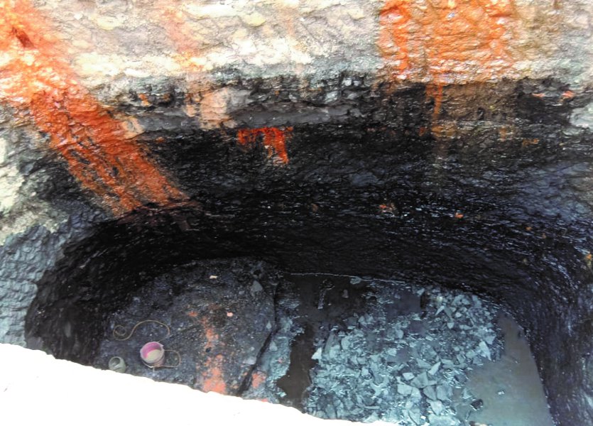 कोल तस्कर खदान क्षेत्र में एक गड्ढे खोदने का पुलिस को देते हैं 15-20 हजार, कोयला खरीदने वाला भी देता है रुपए