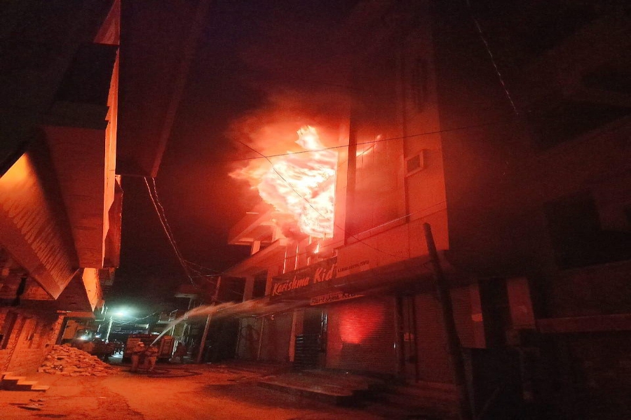 fire outbreak in shoe store at sardarpura B road jodhpur