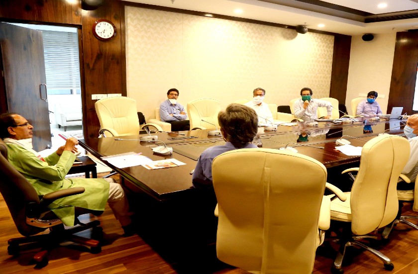 कोरोना वायरस: राजगढ़ की सीएमएचओ को हटाने के निर्देश, सीएम ने कहा- कॉन्ट्रेक्ट ट्रेसिंग पर ध्यान दो