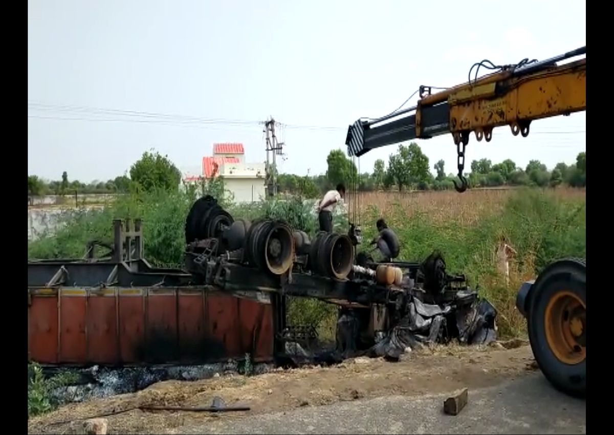 Ahmedabad News : ट्रैलर में आग से चालक सहित दो जने जिंदा जले, मौत