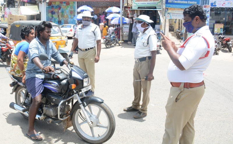 कोरोना से बेपरवाह लोग बन सकते हैं लोगों के लिए खतरा