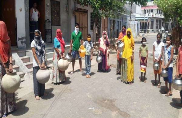  गर्मी का मौसम शुरू होते ही पानी को लेकर हुई मारामारी