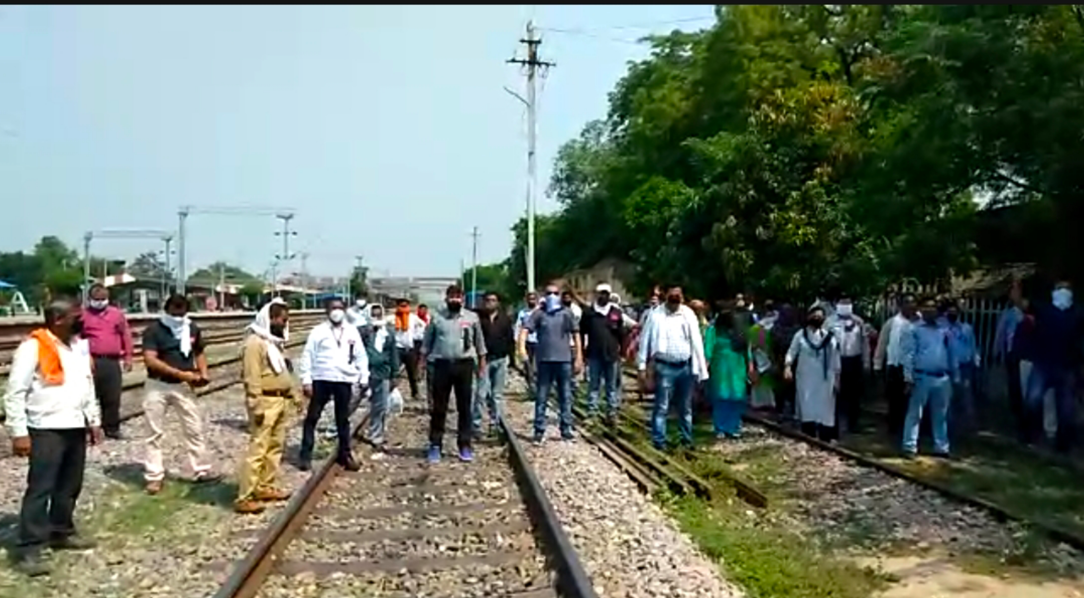 रायबरेली में रेलवे यूनियन के नाराज रेलकर्मियों ने सरकार के खिलाफ लगाएं ऐसे नारे, केंद्र सरकार के सामने रख दी यह बड़ी मांगे
