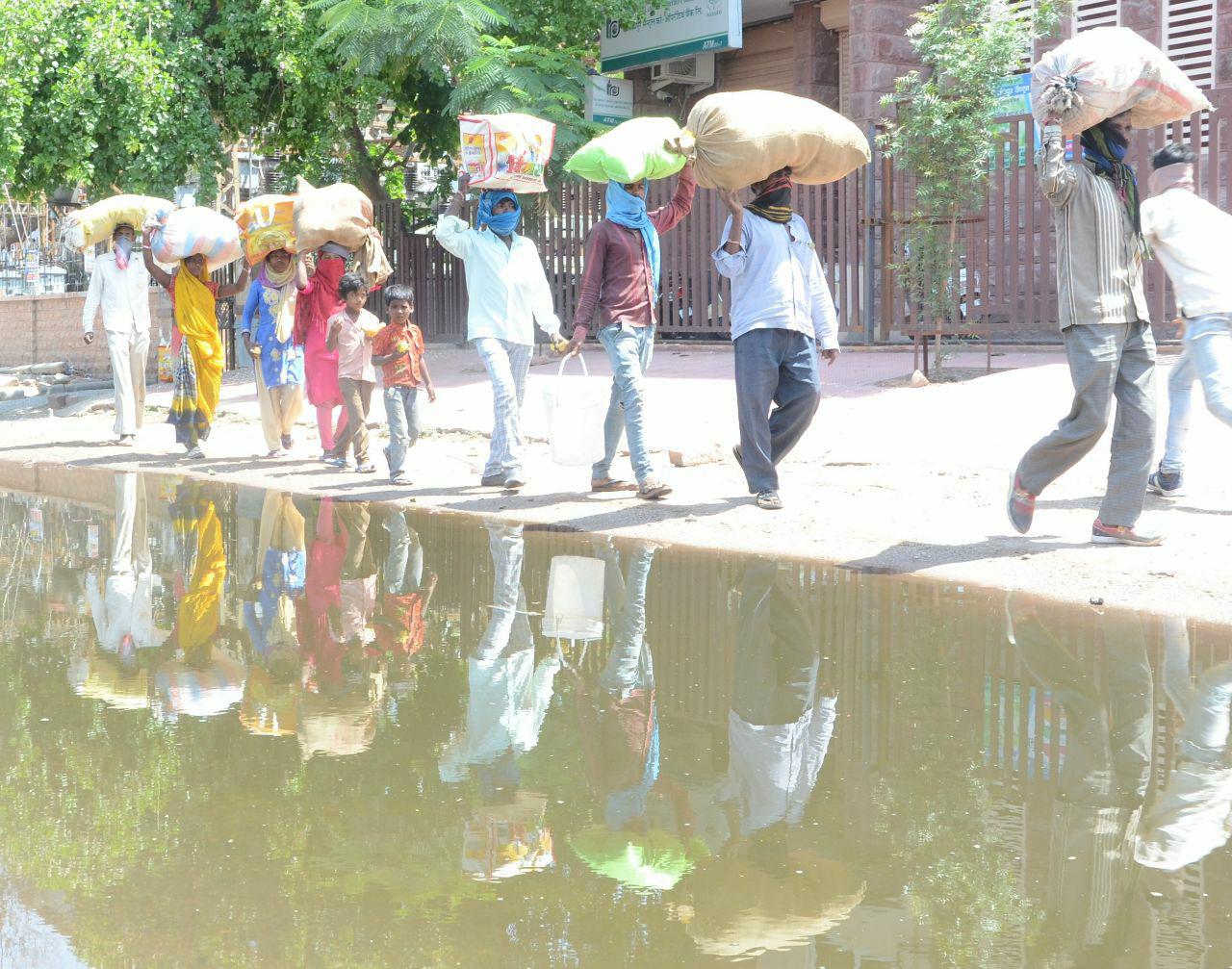 migrants laborers are not getting benefit of khadya suraksha in india