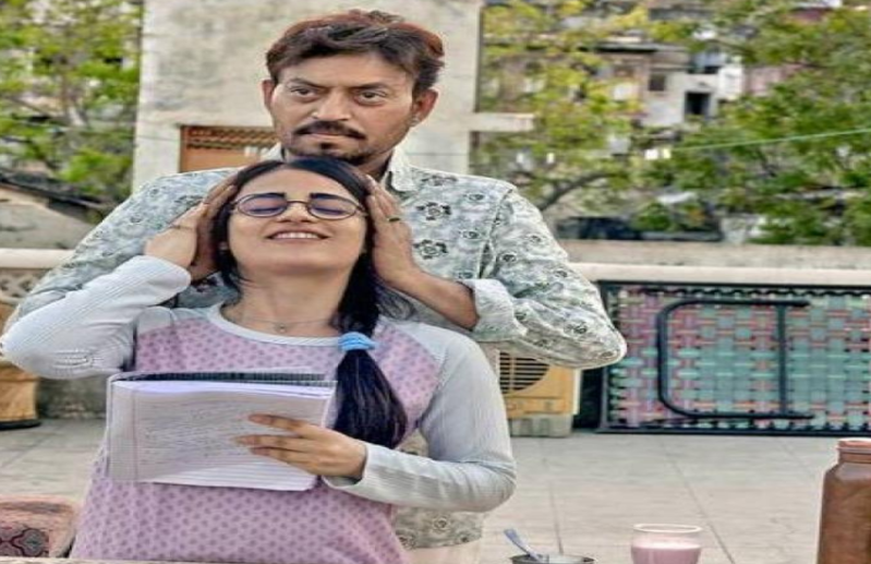 टीवी पर आई angrezi medium तो राधिका को याद आए इरफान, ऑन स्क्रीन पिता के लिए लिखा भावुक पोस्ट