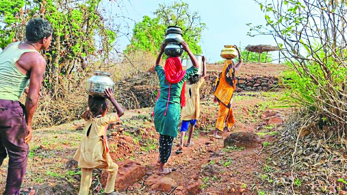 Water crisis: compulsion to drink dirty water of Jhiriya inside Patala