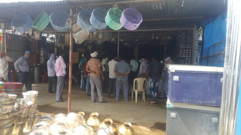 Conflict among traders due to weekly market shutdown