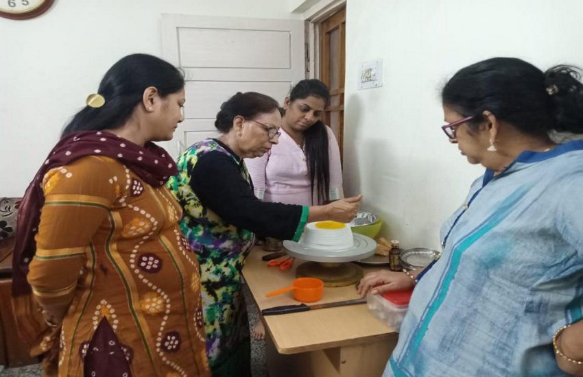 जिंजर जागरी, होलव्हीट समेत १५ तरह के हेल्दी केक बनाना सीखा