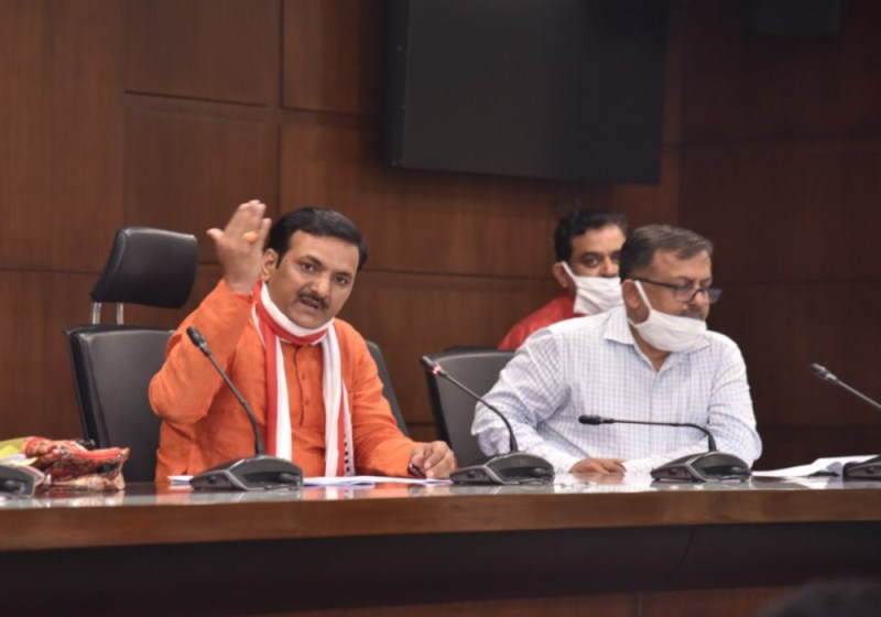 शिक्षक भर्ती : सपा-बसपा, कांग्रेस ने बीजेपी को घेरा, बेसिक शिक्षा मंत्री बोले- न करें राजनीति