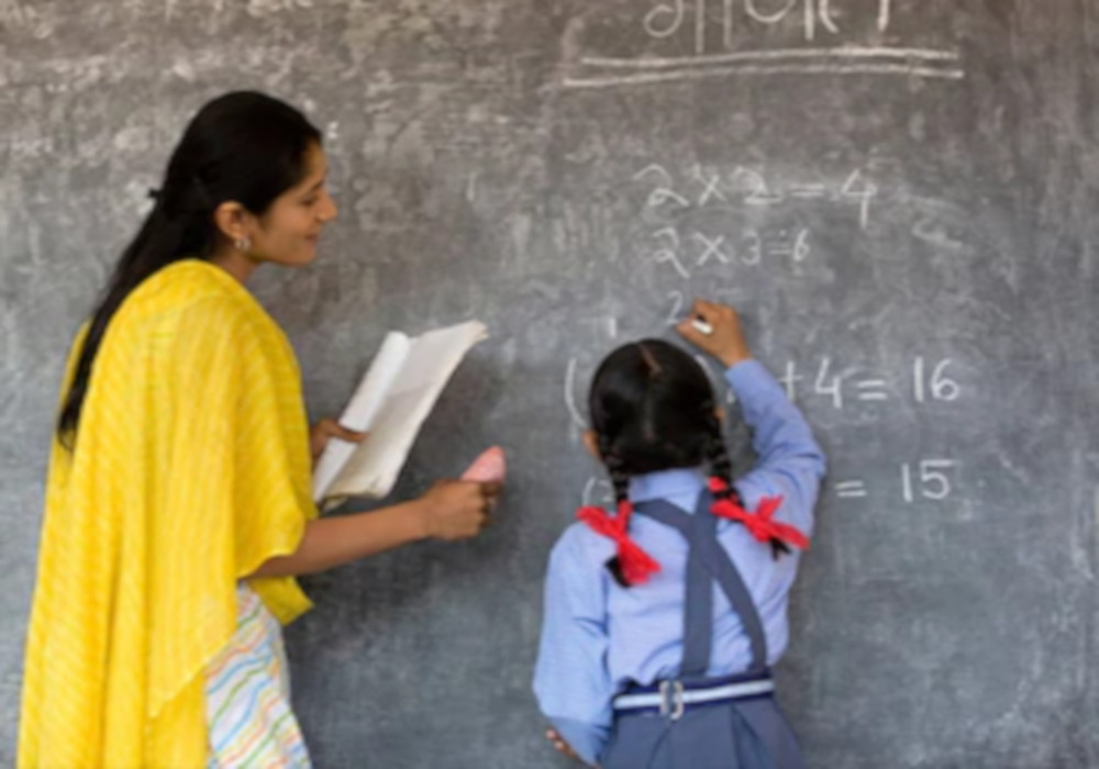 69000 Shikshak Bharti: यूपी में अब सिर्फ 31661 बेरोजगारों को ही मिलेगी टीचर की नौकरी
