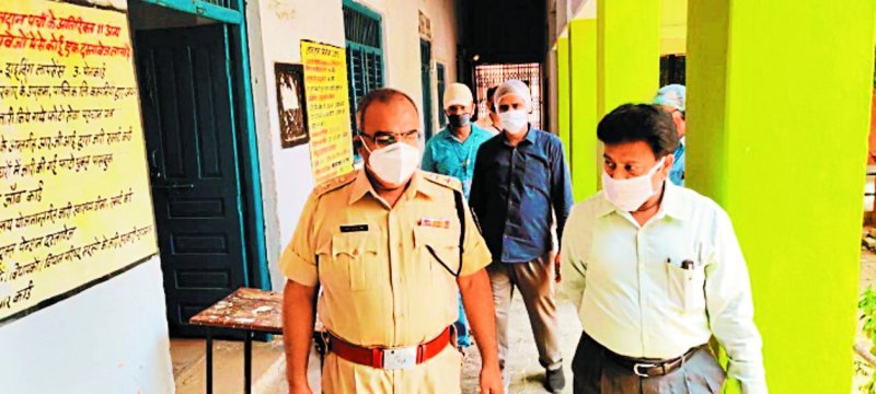 परीक्षा केंद्रों से नदारद 105 शिक्षक