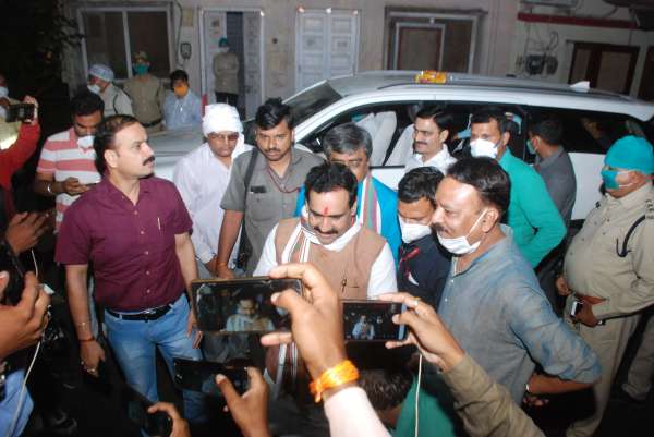 असंतोष उभरने से पहले अपनों के घर पहुंचे नरोत्तम