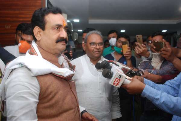 असंतोष उभरने से पहले अपनों के घर पहुंचे नरोत्तम