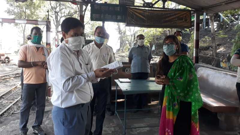 Corona prevention: Thermal scanning device given to the manager