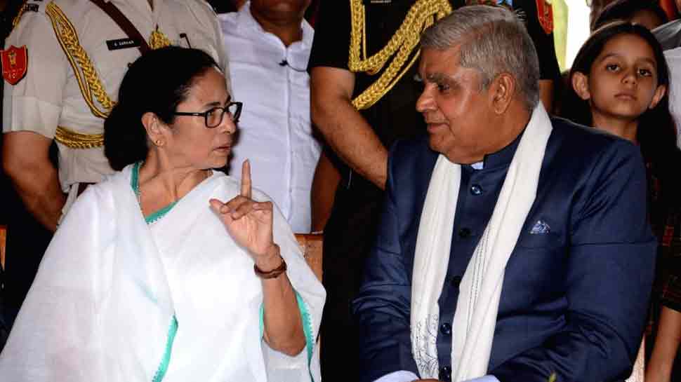 Exclusive : मुख्यमंत्री ममता के साथ किस मोड़ पर आ गए हैं राजभवन के रिश्ते