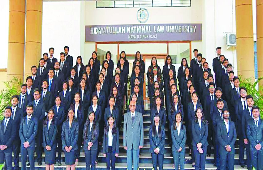 क्लैट क्लियर कर बनाएं लॉ में कॅरियर, नेम एंड फेम के साथ मिलेगा अच्छा पैकेज