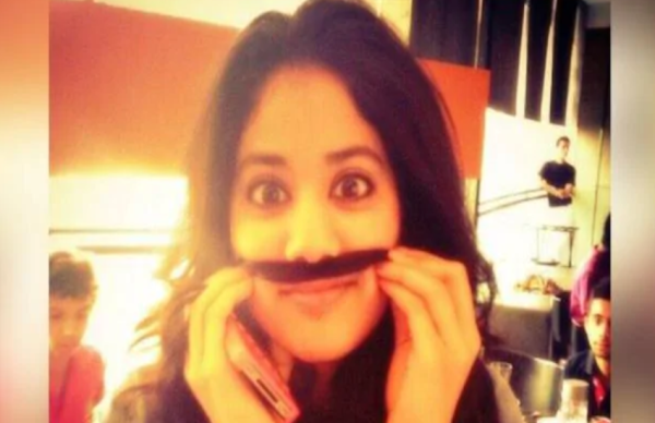 Janhvi kapoor funny pic goes viral on social media