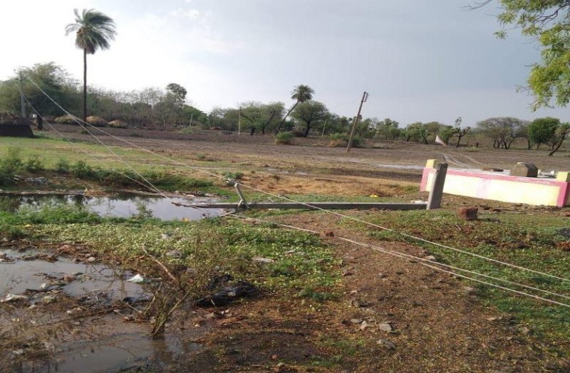 आंधी कहर बनकर टूटी, 60 लाख का नुकसान