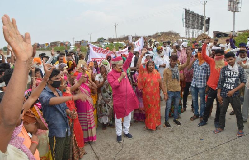 राष्ट्रीय राजमार्ग 52 पर लगाया जाम
