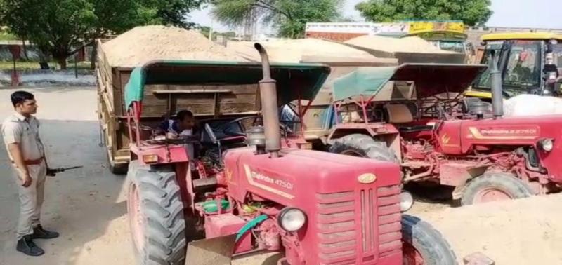 अवैध बजरी से भरे चार ट्रेक्टर ट्रॉली जब्त