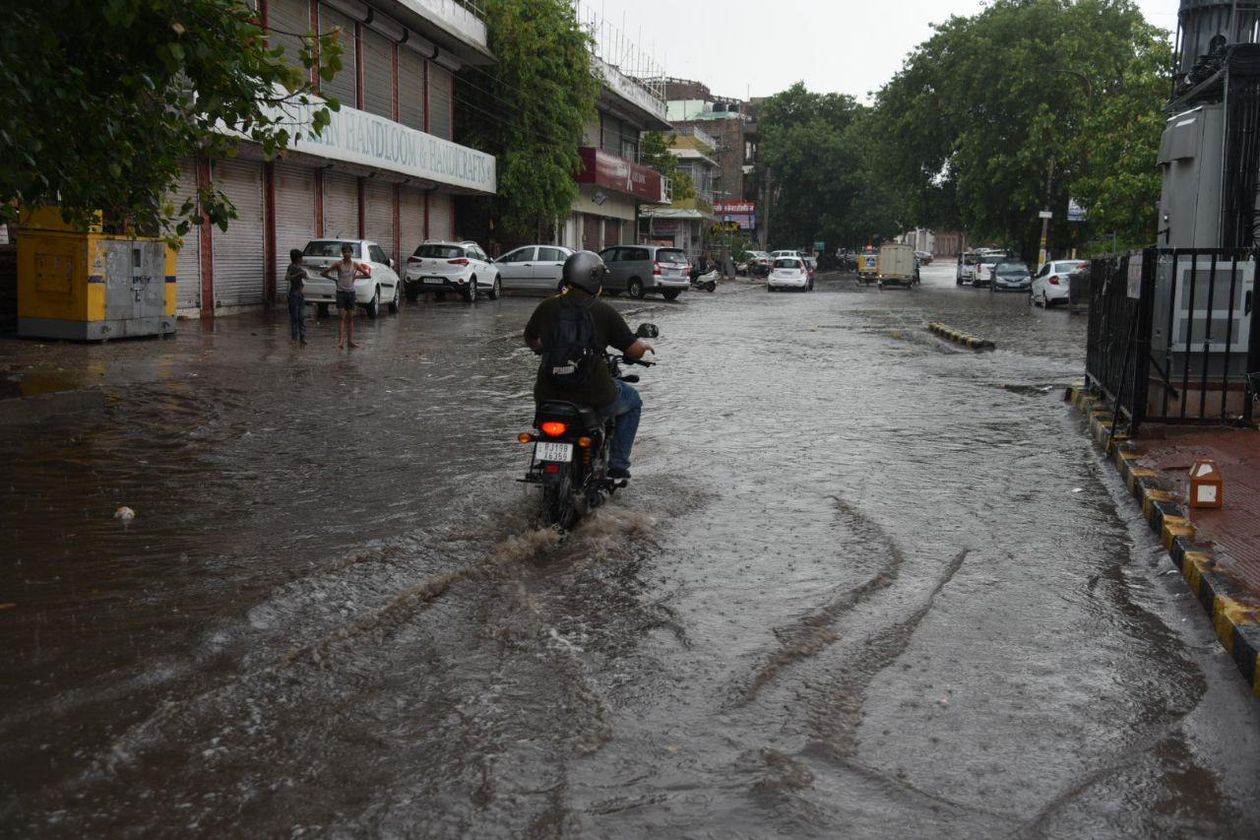 दिनभर भीषण गर्मी के बाद शाम को बरसे मेघ, 9.4 मिमी पानी बरसा
