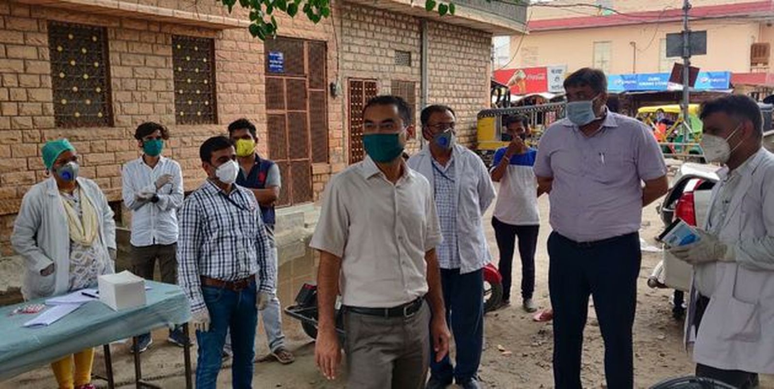 जिला कलक्टर ने कहा कोरोना को हराना है तो आगे आकर करवाए जांच